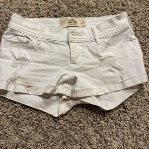 White Hollister low rise jean shorts. Women’s size 00
